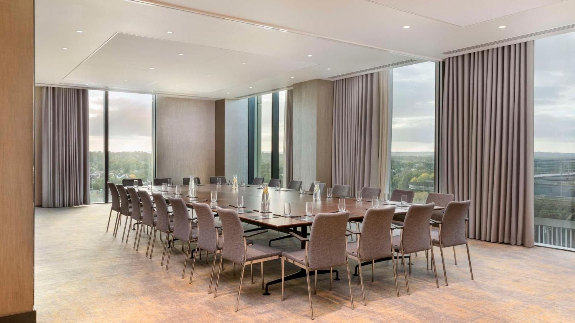 Hilton Woking Hotel Exterior foto