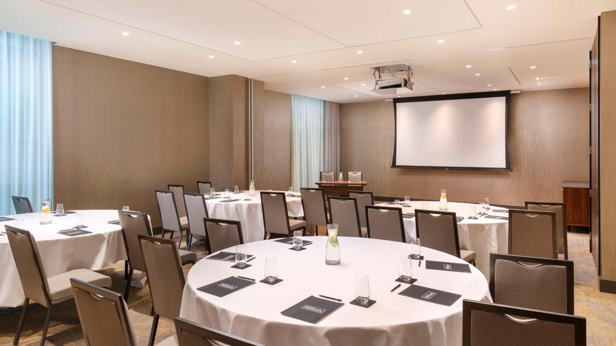 Hilton Woking Hotel Exterior foto