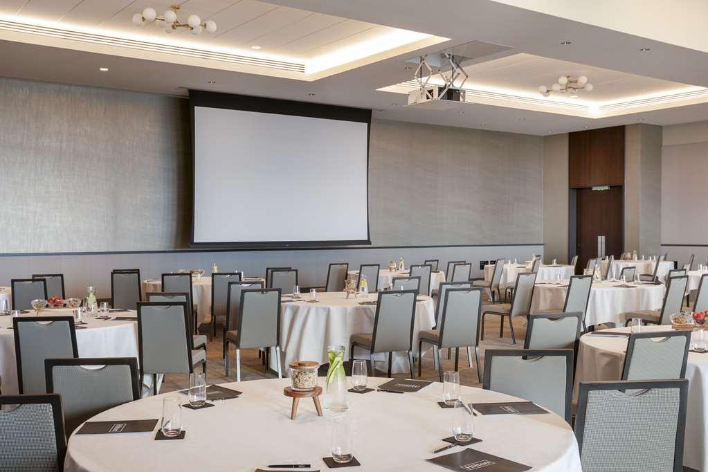 Hilton Woking Hotel Instalações foto