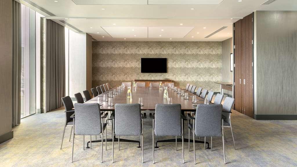 Hilton Woking Hotel Instalações foto