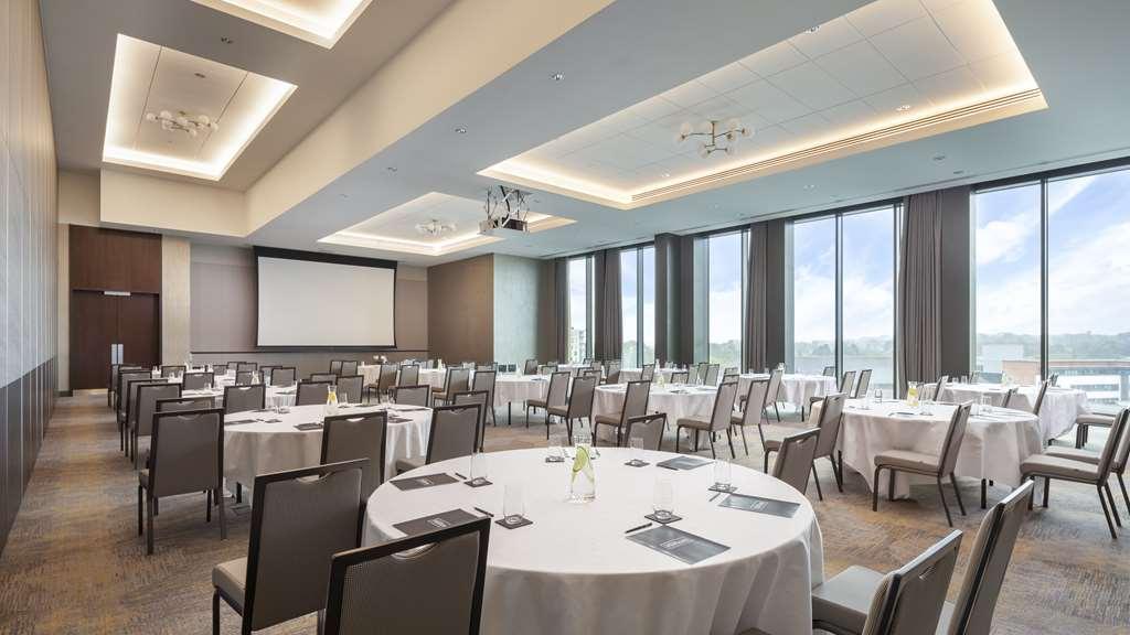 Hilton Woking Hotel Instalações foto