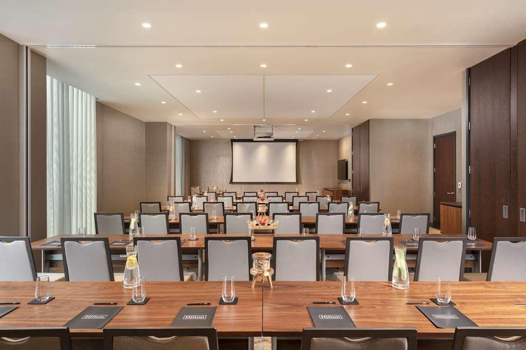 Hilton Woking Hotel Instalações foto